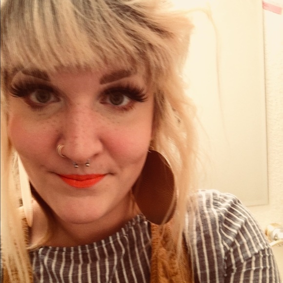 Meet your Posher, Haley - Picture 2 of 2